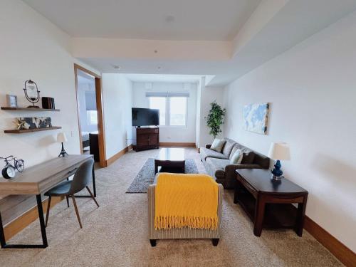 2BR Suite at The Grand Castle Pool Gym & Parking in Grandville, USA