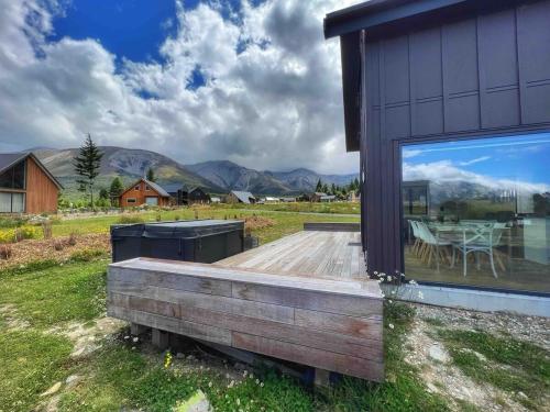 Hot Tub and Views in Castle Hill