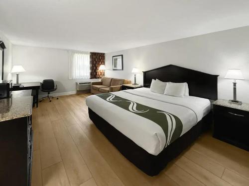 1734 West Hotel - image 2
