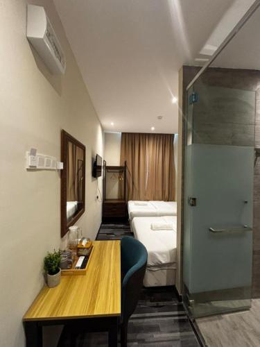 room detail thumbnail 2