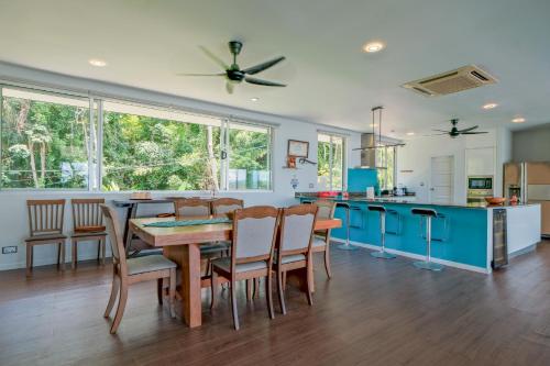 Aroha Seaview Villa In Nature -Private Pool in Kuala Teriang