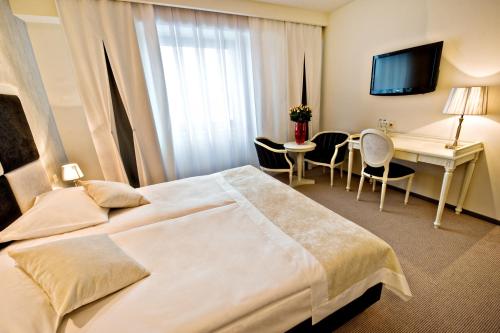 1 queen bed