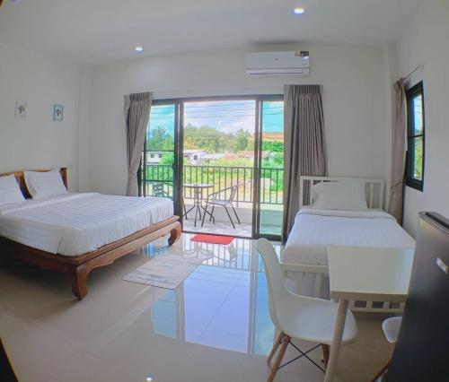1 double bed, 1 twin bed