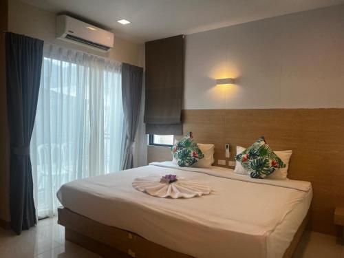 room detail thumbnail 1