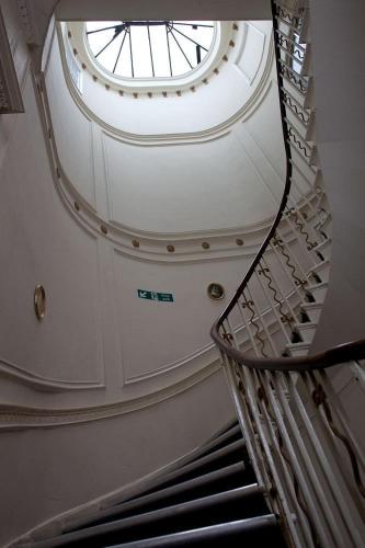 Rose Court Hotel - image 6