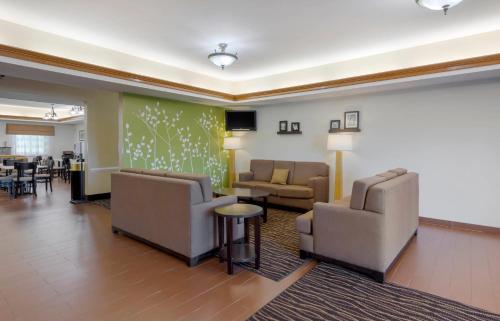 Sleep Inn & Suites At Fort Lee - image 10