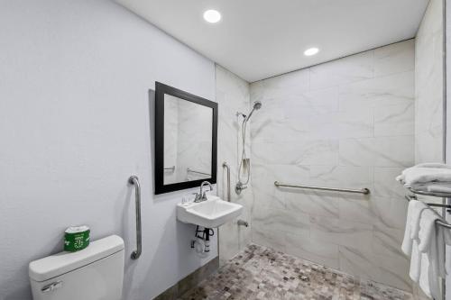Suburban Studios Newport News - Hampton - image 7