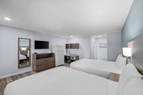 Suburban Studios Newport News - Hampton - image 2