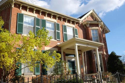 Exterior view, Aldrich Guest House in Galena (IL)
