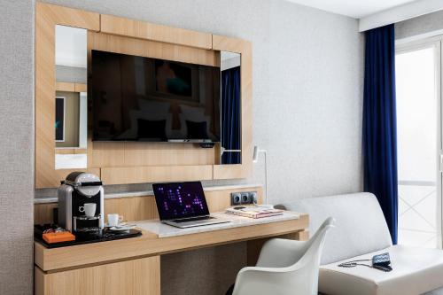 room detail thumbnail 2