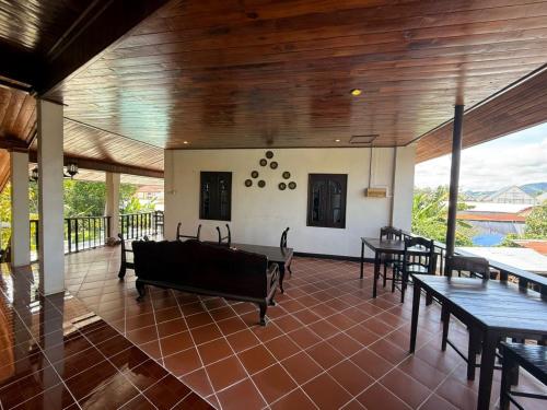 Vangsavath Hotel in Phoumok Road