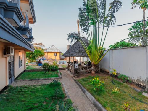Dārzs, Cashewnut Hotel in Mtwara