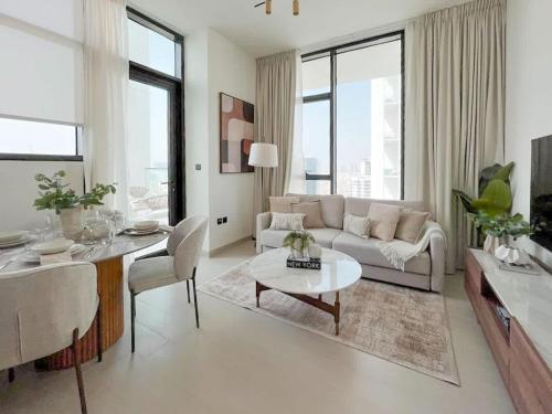 Warm Modern 2BR Retreat with Private Pool in JVC!, Dubái (foto 3)