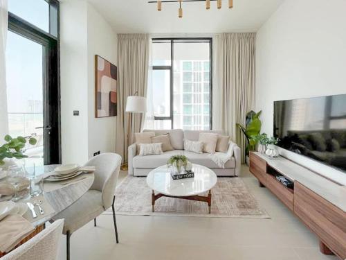 Warm Modern 2BR Retreat with Private Pool in JVC!, Dubái (foto 7)