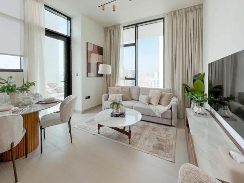 Warm Modern 2BR Retreat with Private Pool in JVC!, Dubái (foto 8)
