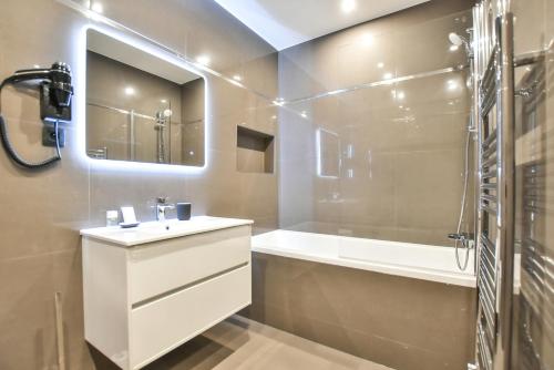 Authentic apartment - 2BR 8P - Palais Garnier - image 13