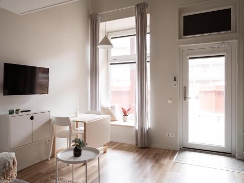 Waterfront Cabins in Suburbs