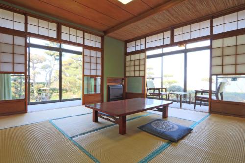 room detail thumbnail 1