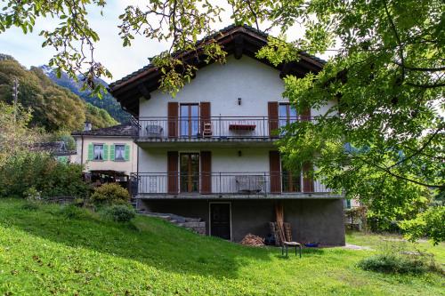 Exterior view, Eco della Valle Apartments by Quokka 360 - with views of the surrounding mountains in Faido