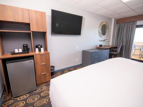 Regency Miami Airport by Sonesta Room Type - Junior Suite King