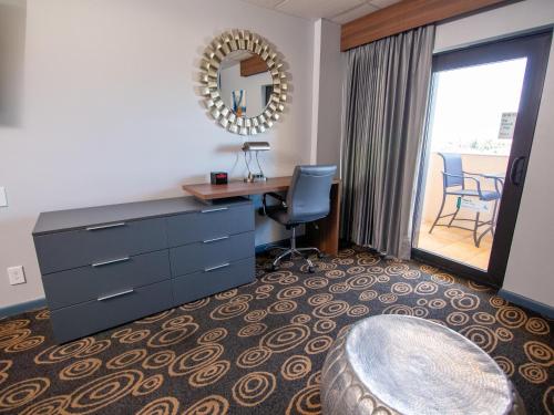 Regency Miami Airport - image 2