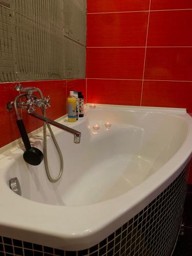 Двокімнатна квартира подобово в Охтирці in Buimerivka