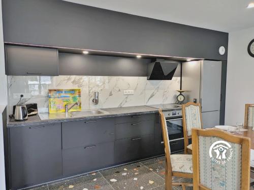 Gîte Le 47, 6 à 8 personnes (Gite Le 47, 6 a 8 personnes) in Louverne (Pays de la Loire)