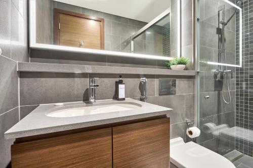STAY BY LATINEM Luxury 1BR Holiday Home CB 0607 Near Burj Khalifa, Dubai (Foto 7)