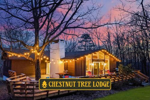 Chestnut Tree Lodge - Modern Wooded Escape in Jim Thorpe, USA