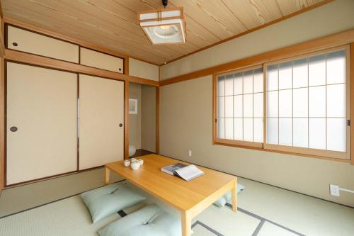 Entire Villa, 2-Min to Beach, near Enoshima Island
