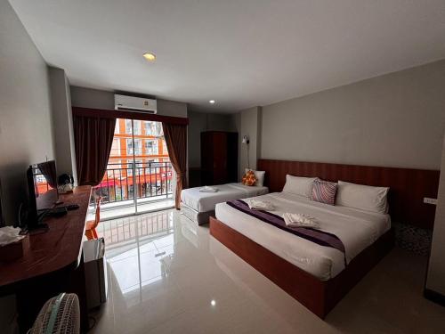 room detail thumbnail 1