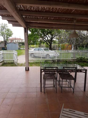 Country Road Take Me Home in 佩斯奇亞羅馬納