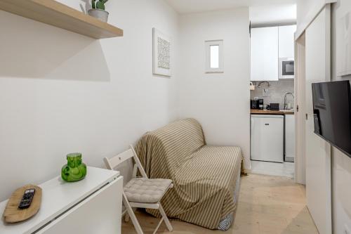 Downtown Modern Apartments by Homing - image 3