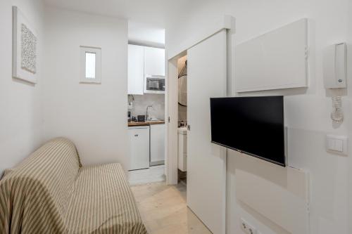 Downtown Modern Apartments by Homing - image 5