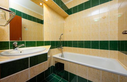 Double Room with Two Extra Beds