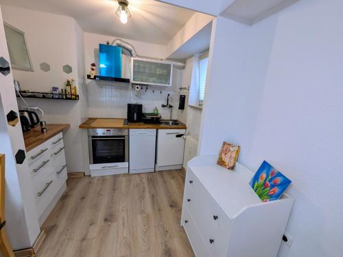 Apartment with AC, full kitchen, self check in, parking, 8 min to SAP campus, Wi Fi in Walldorf