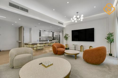 Stylish 4BR Apartment in Sadaf 2, Near JBR Beach, Dubaj