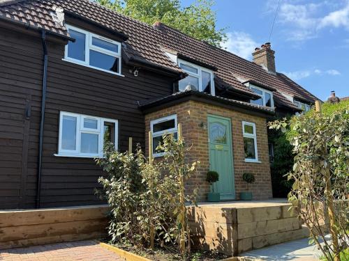 Spacious Forest Row Home by Ashdown Trails in 富里特羅