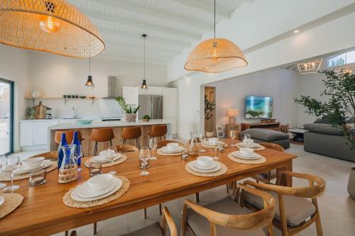 NEW 6 Bed 6 Bath Pool - Bocobay Mangel Beach House in Sabana Basora