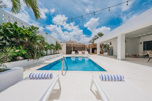 NEW 6 Bed 6 Bath Pool - Bocobay Mangel Beach House in Sabana Basora