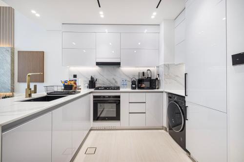Deluxe Binghatti JVC Suites by Hostiva - City View, Dubaï (photo 4)