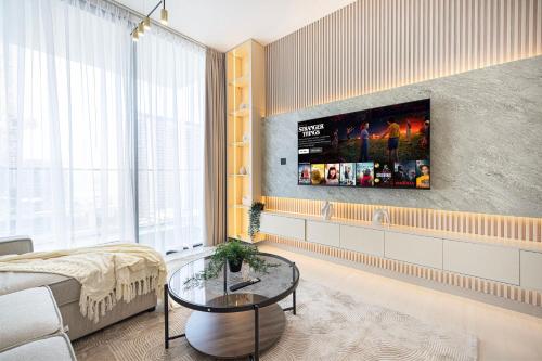 Deluxe Binghatti JVC Suites by Hostiva - City View, Dubaï