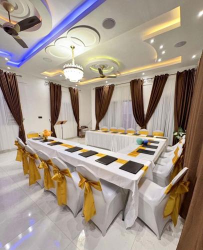 Maxjen Executive Lodge in Amasaman