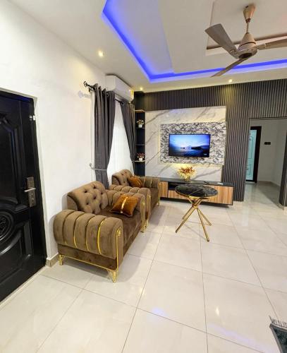 Maxjen Executive Lodge in Amasaman