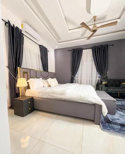 Maxjen Executive Lodge in Amasaman