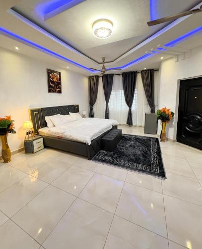 Maxjen Executive Lodge in Amasaman