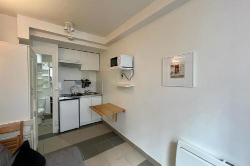 Camping - Paris -  - Charming bright studio near Montmartre - Image #4