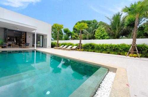 Phuket Luxury Pool Villa - Christina in プーケット