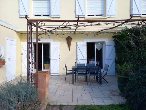 Appartement avec piscine et loisirs - Location saisonnière - Villeneuve-lès-Béziers