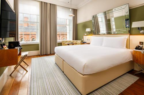 room detail thumbnail 1